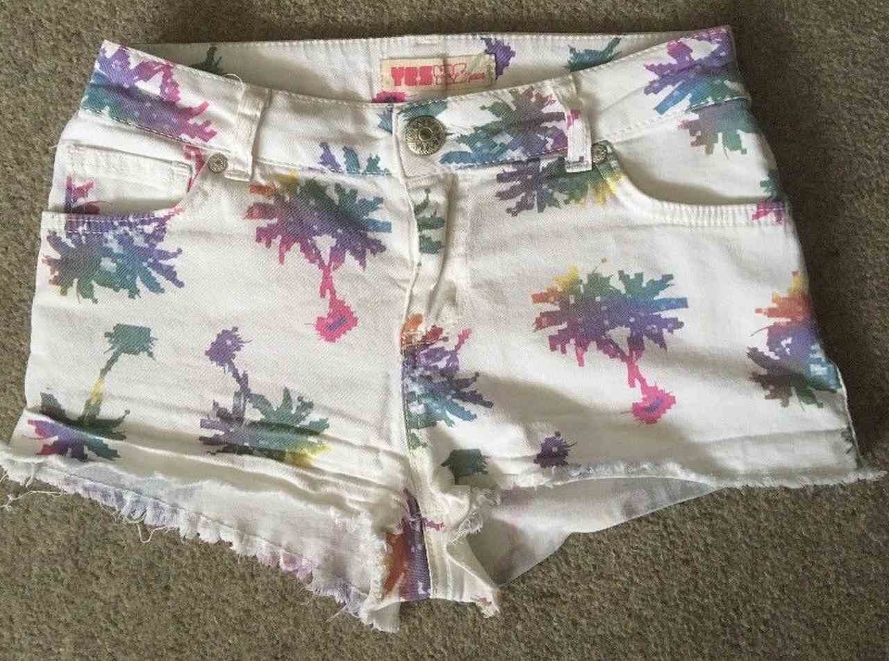 New Look YESYES Jeans Graphic Print Cut Off Shorts, Size UK 6 (estimated)