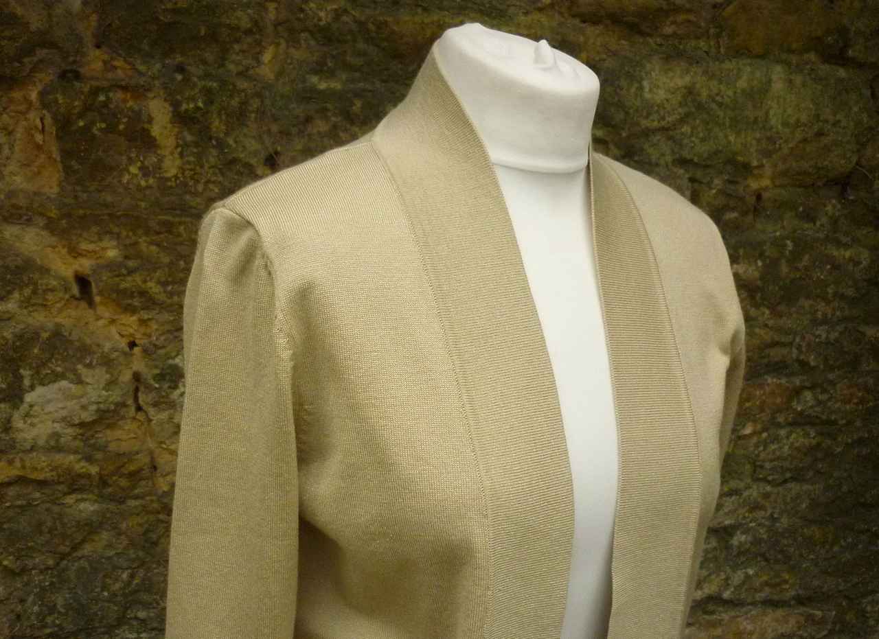 Gold Fine Knit Edge to Edge Bolero Cropped Cardigan RONNI NICOLE 16 NEW - Image 4