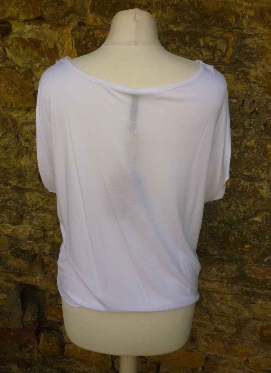 White Boxy T Shirt Sleeveless with Skull Motif by HOI POLLOI Size 10 New - Image 3