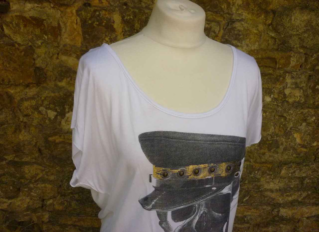 White Boxy T Shirt Sleeveless with Skull Motif by HOI POLLOI Size 10 New - Image 4