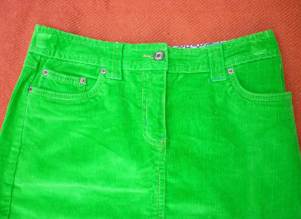 Bright Green Stretch Corduroy Mini Skirt BODEN Size UK 8R Jeans Style Ex Con - Image 3