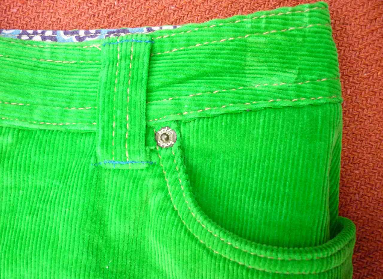 Bright Green Stretch Corduroy Mini Skirt BODEN Size UK 8R Jeans Style Ex Con - Image 4