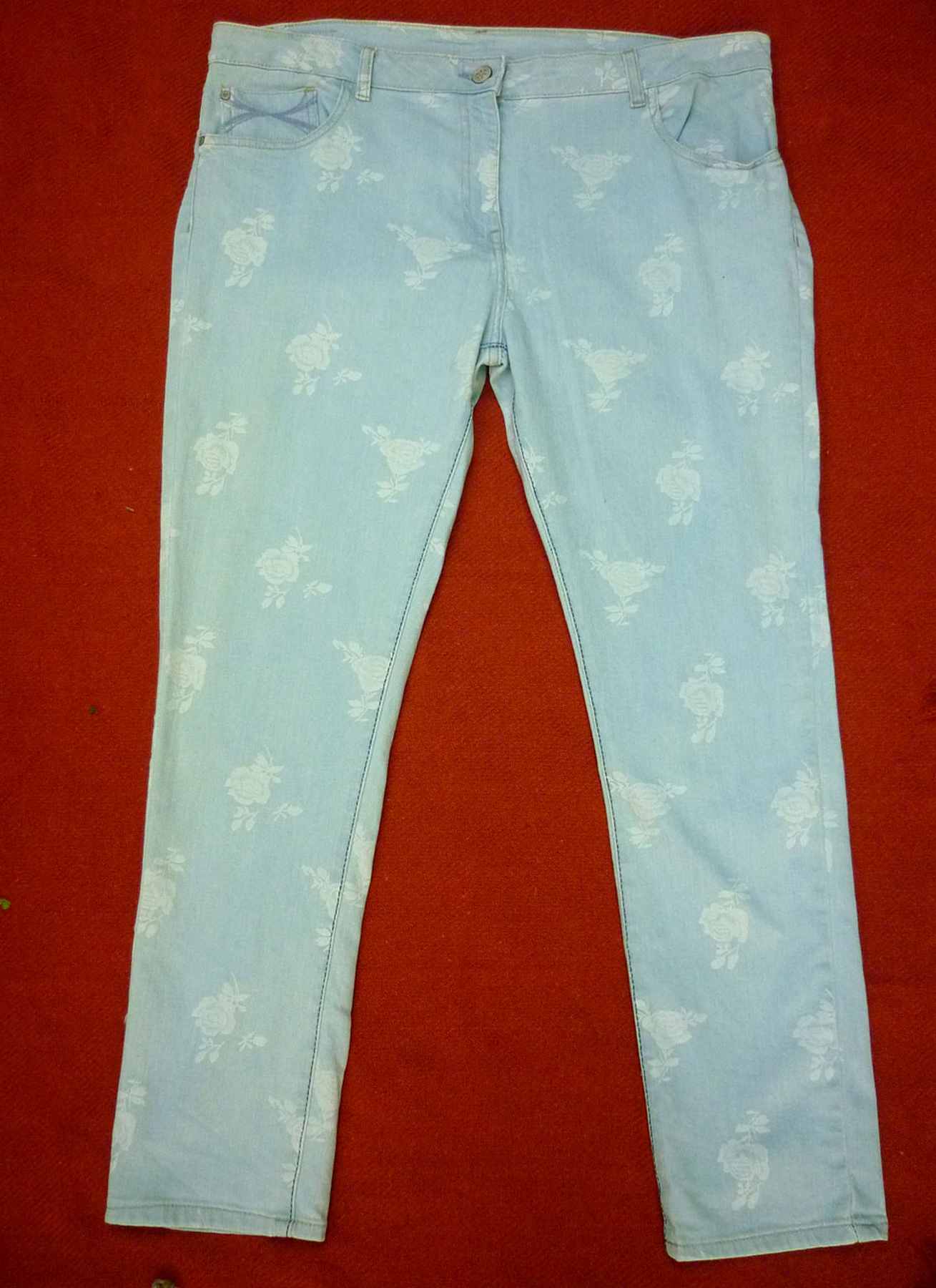 Faded Blue Jeans with Rose Motif FALMER HERITAGE UK18 Narrow Leg