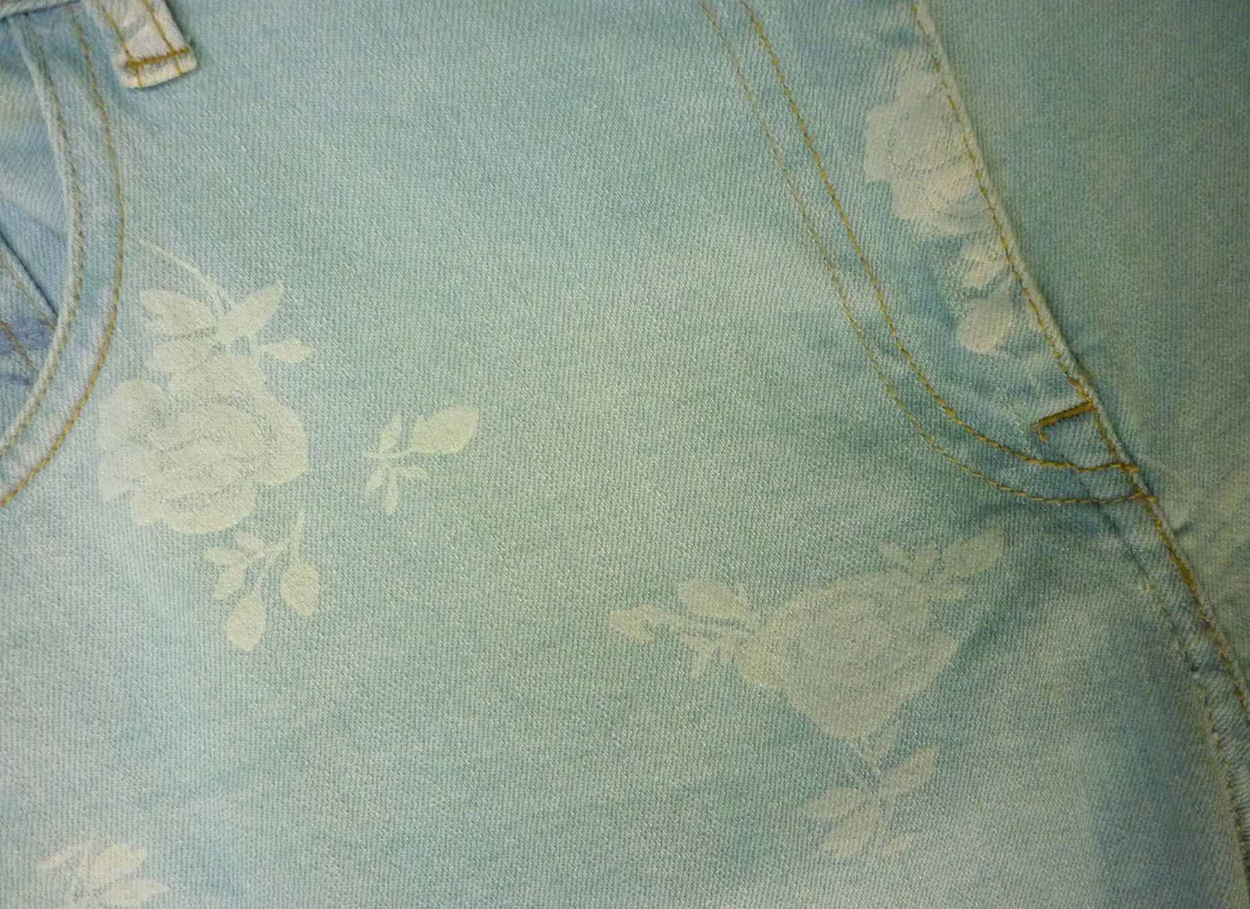 Faded Blue Jeans with Rose Motif FALMER HERITAGE UK18 Narrow Leg - Image 5