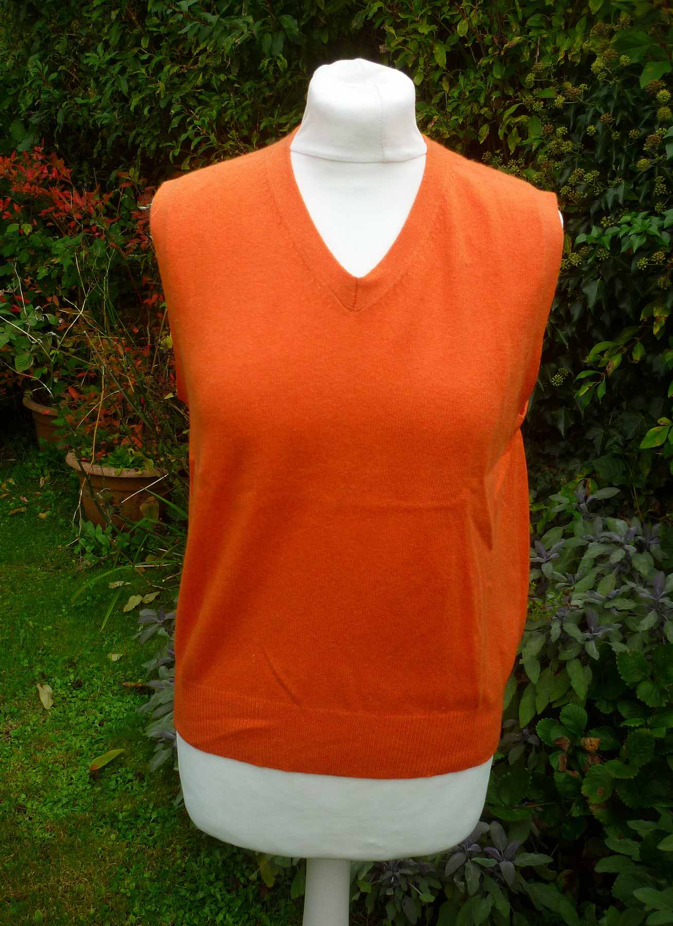 Orange Pure Cashmere Vest Jumper COUNTRY SHOP UK14 (40) V Neck Sleeveless