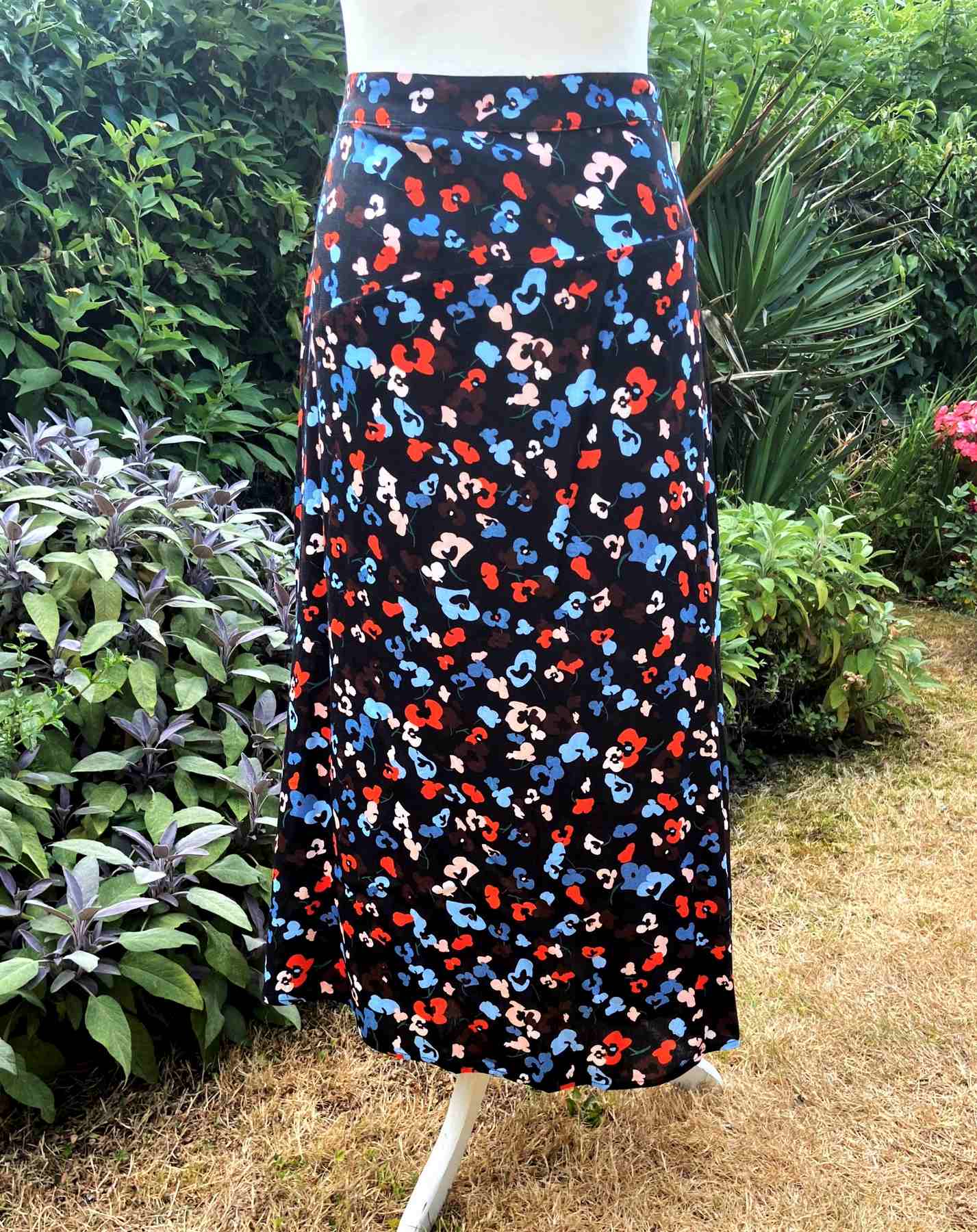 BAUKJEN Black Red Floral Midi Skirt fit and flare UK10 Elegant Sustainable All season - Image 3