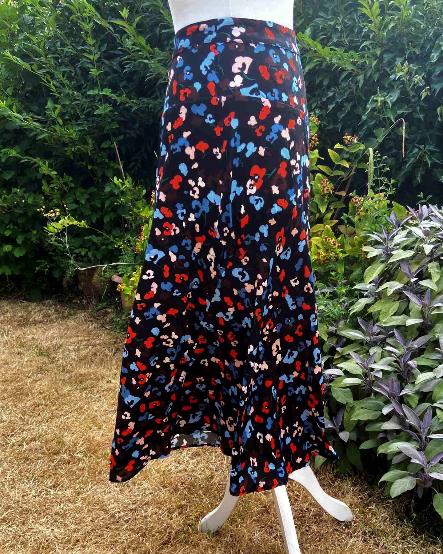 BAUKJEN Black Red Floral Midi Skirt fit and flare UK10 Elegant Sustainable All season - Image 6