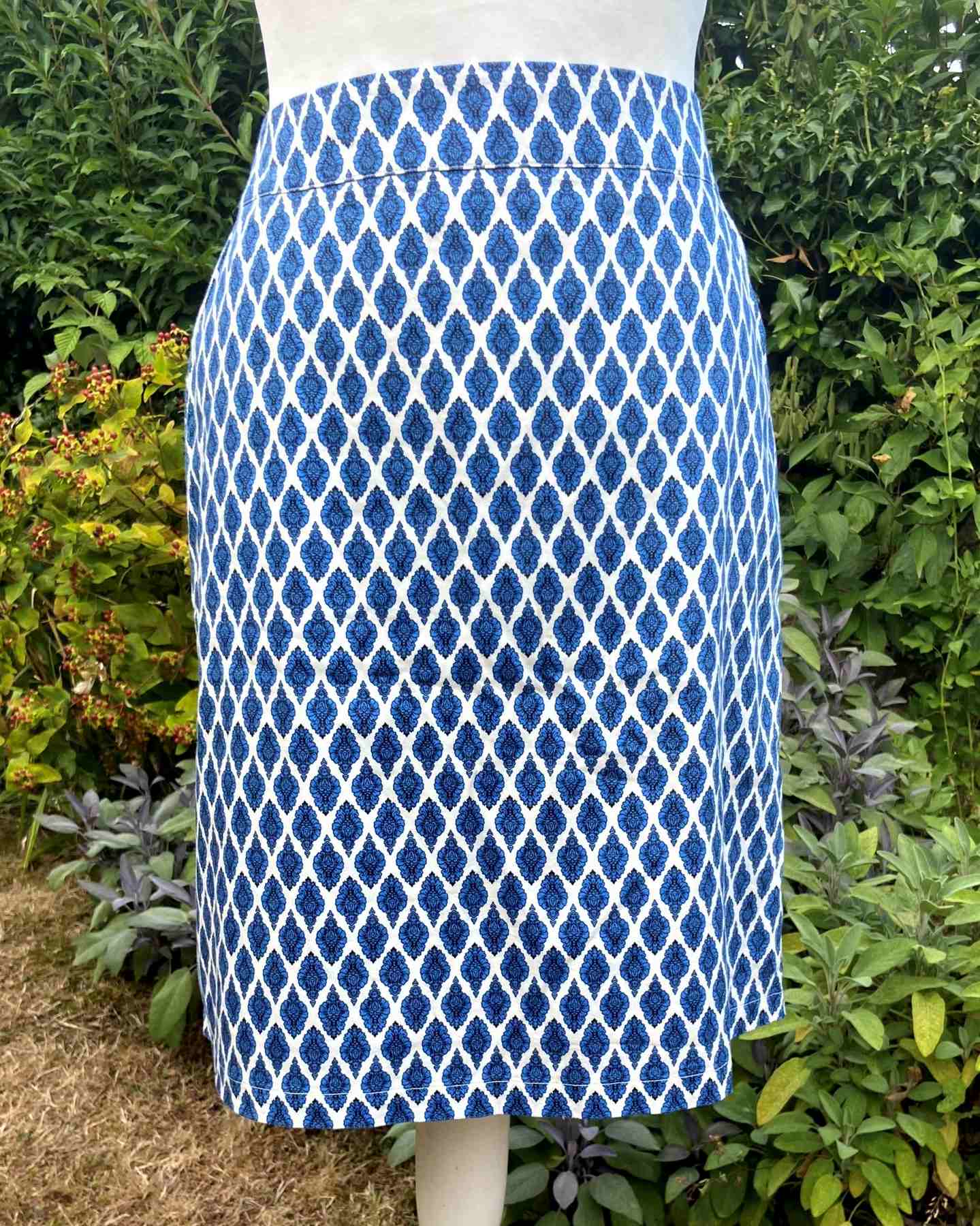 JOULES Blue Claris Damask Stretch Cotton Straight Skirt UK10 Lined Pockets Above Knee Length