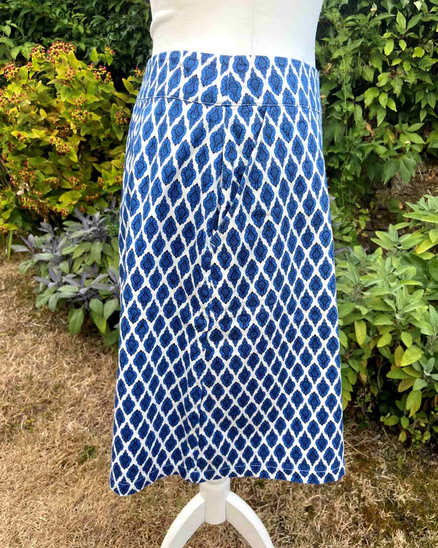 JOULES Blue Claris Damask Stretch Cotton Straight Skirt UK10 Lined Pockets Above Knee Length - Image 2