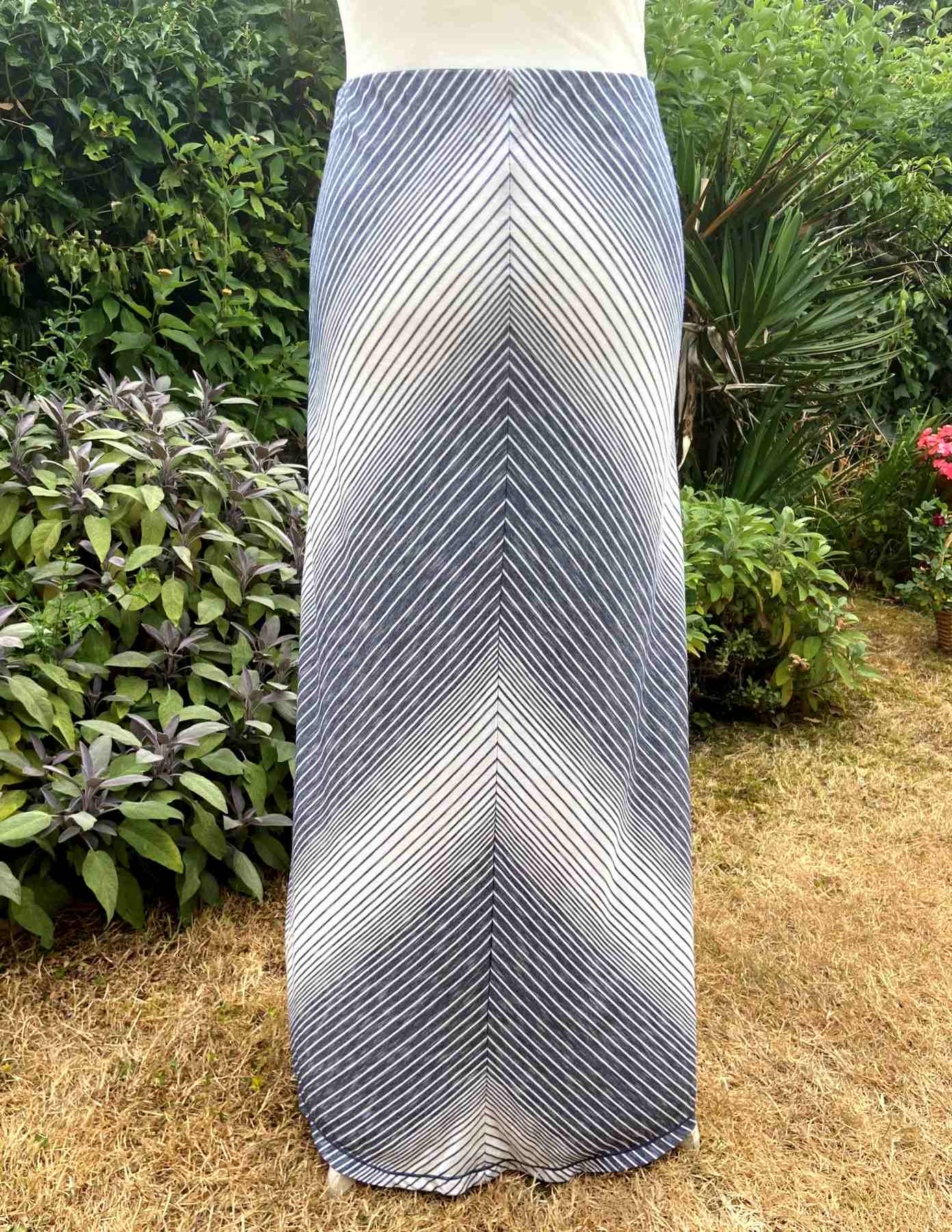 MAX STUDIO Blue White Stripe Maxi Skirt UK10-12 Elasticated Jersey All season
