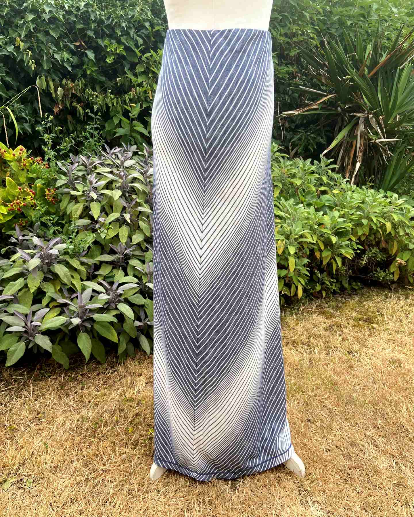 MAX STUDIO Blue White Stripe Maxi Skirt UK10-12 Elasticated Jersey All season - Image 3