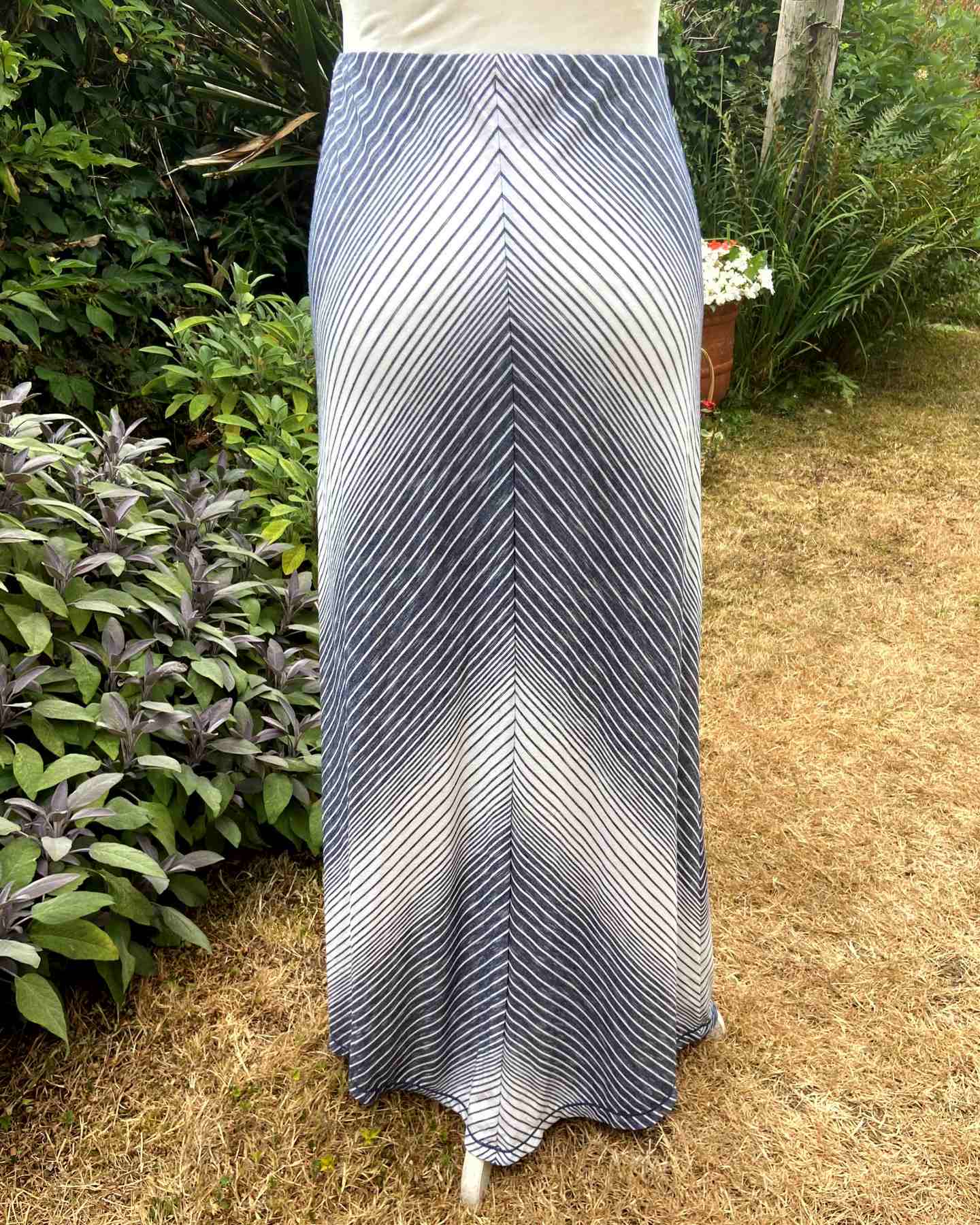 MAX STUDIO Blue White Stripe Maxi Skirt UK10-12 Elasticated Jersey All season - Image 2