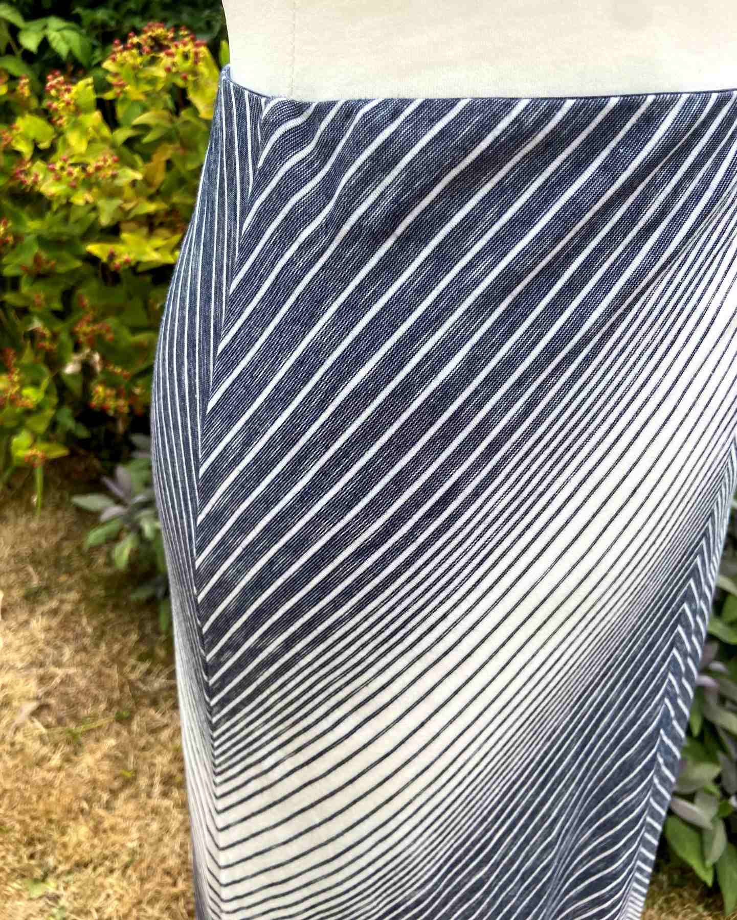 MAX STUDIO Blue White Stripe Maxi Skirt UK10-12 Elasticated Jersey All season - Image 4