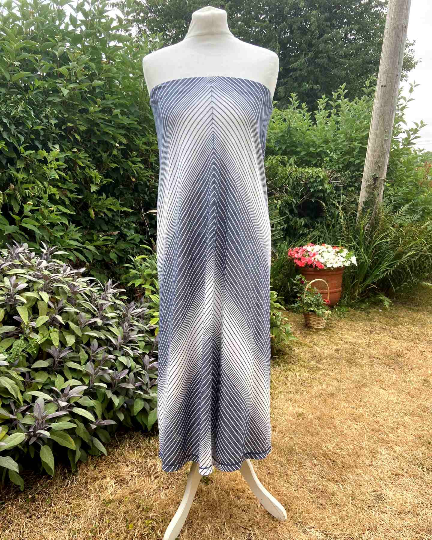 MAX STUDIO Blue White Stripe Maxi Skirt UK10-12 Elasticated Jersey All season - Image 7