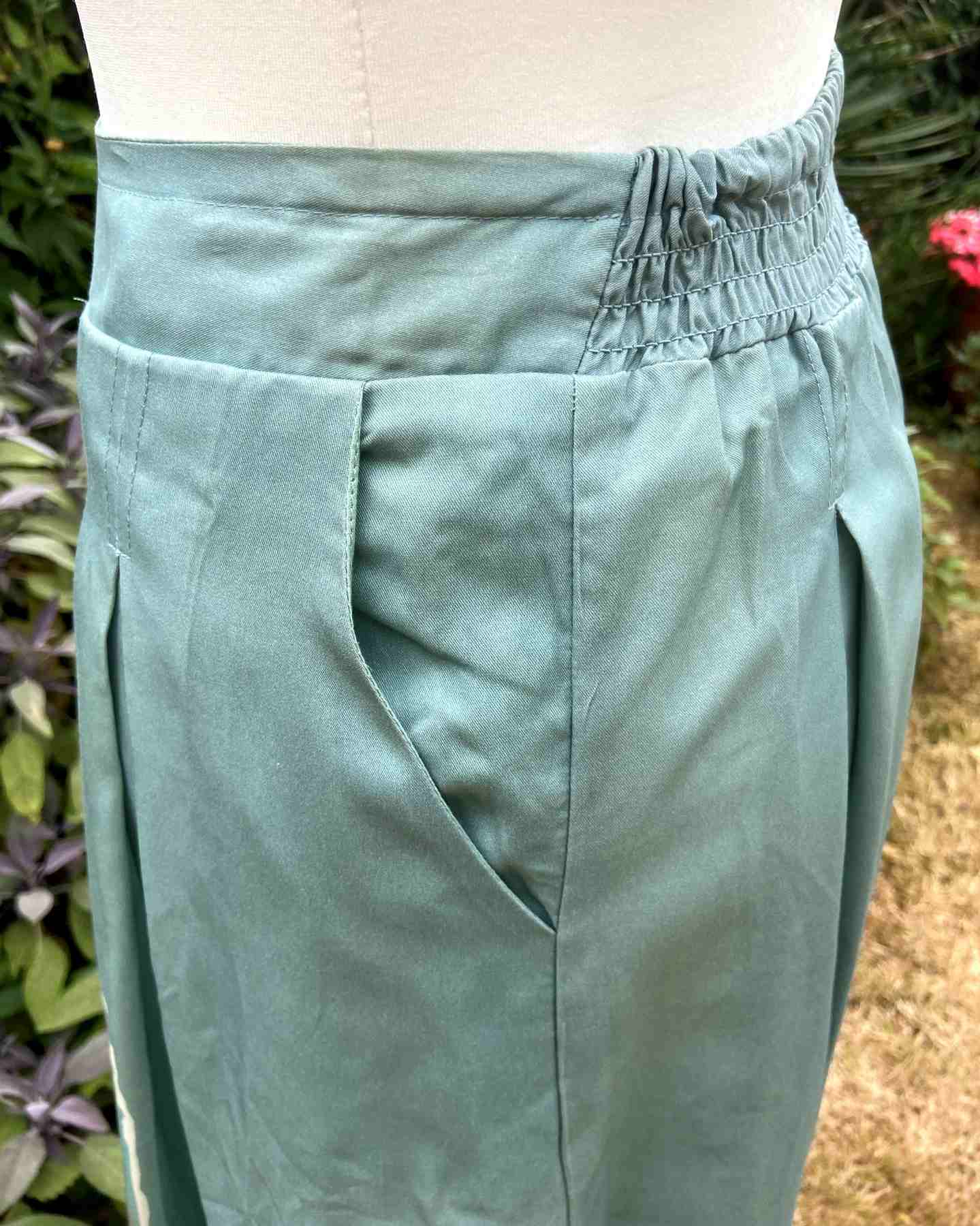 THOUGHT Green Lyocell Midi Skirt Size S UK10 Elastic Waist Pockets Pleats Floral Motif Sustainable - Image 5